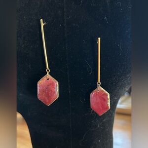 NWOT. Gold Deep Rose Geometric Dandle Earrings.